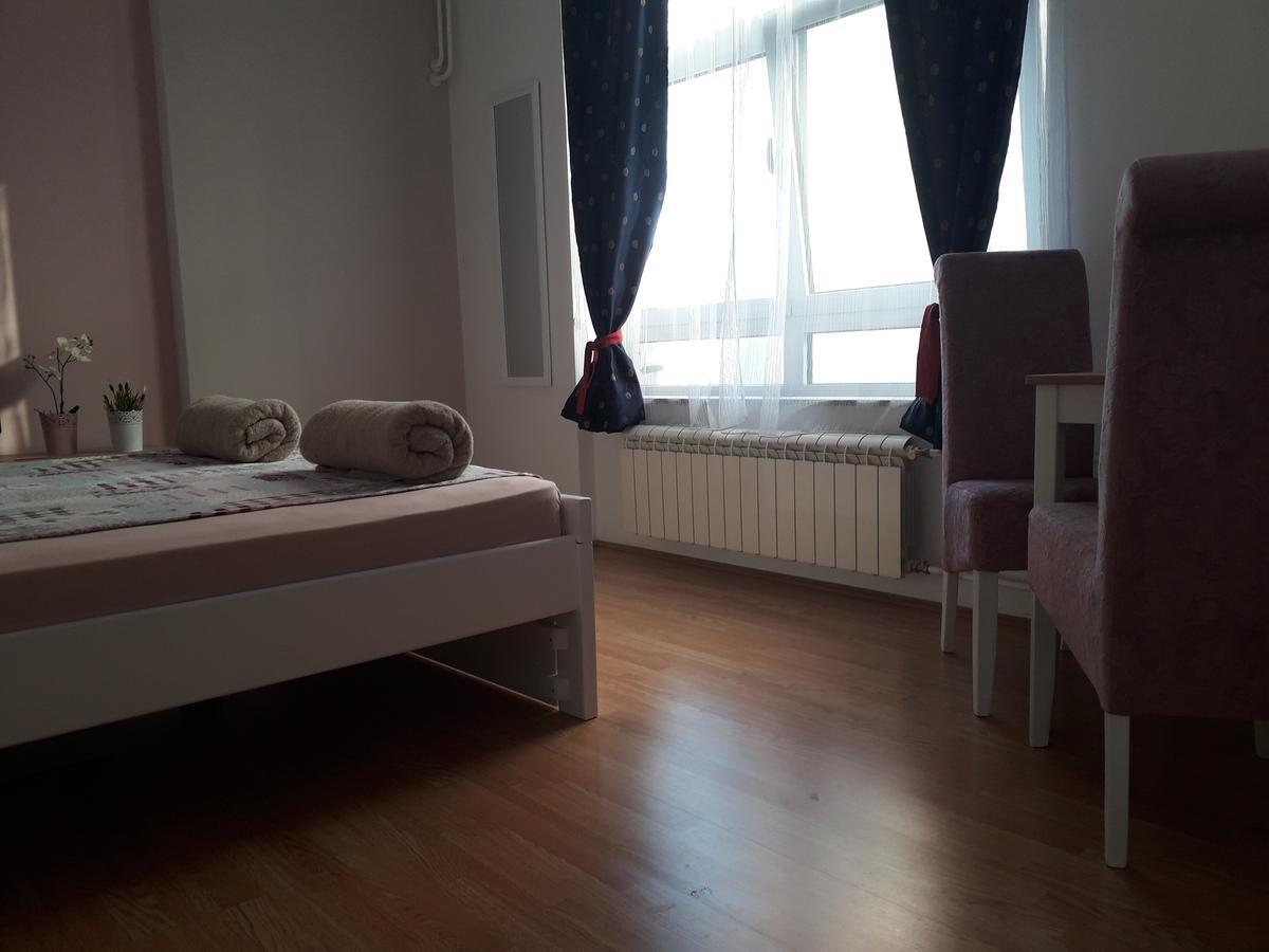 Studio Apartman Ld U Strogom Centru Novi Sad Exterior foto