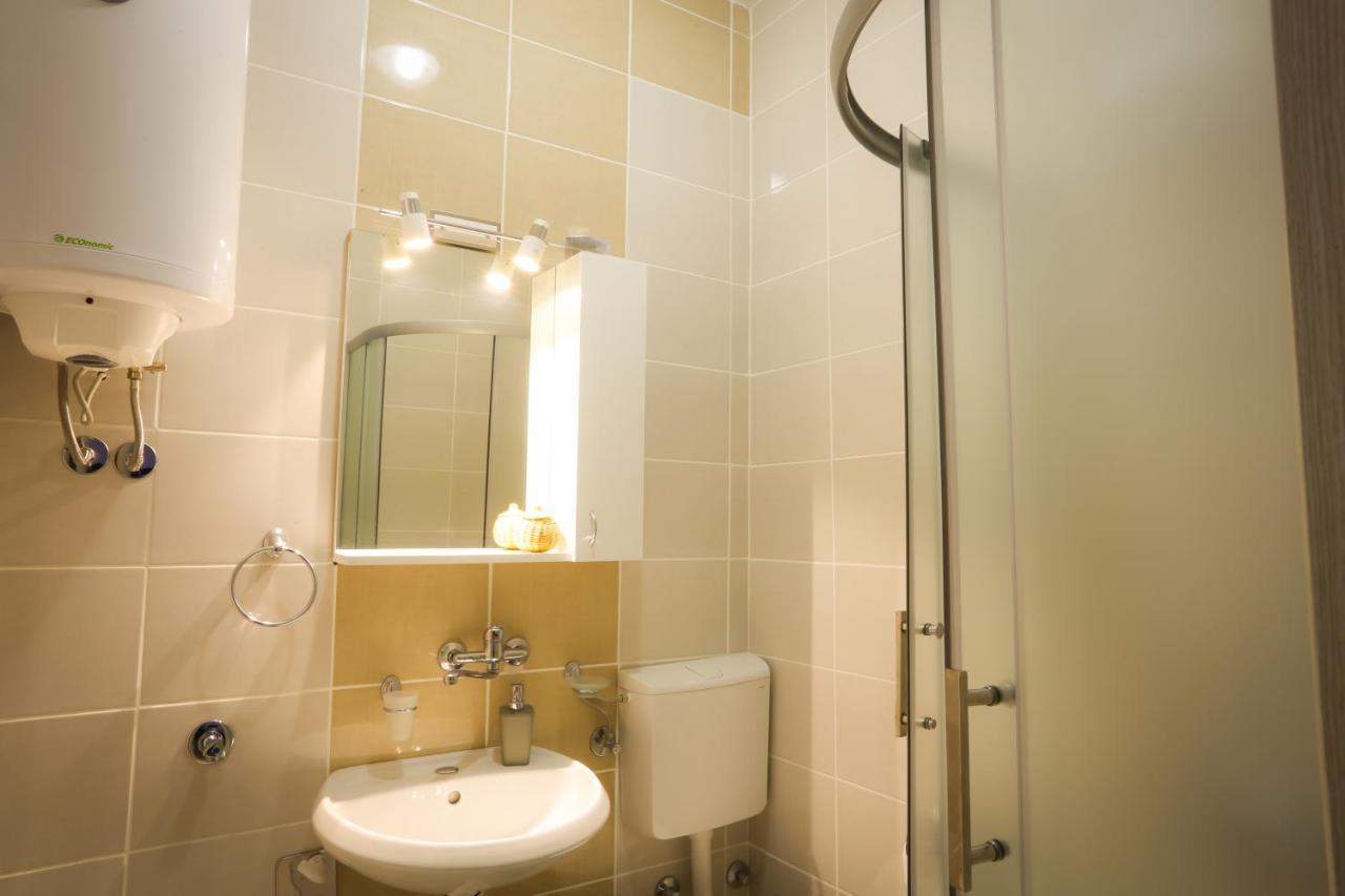 Studio Apartman Ld U Strogom Centru Novi Sad Exterior foto
